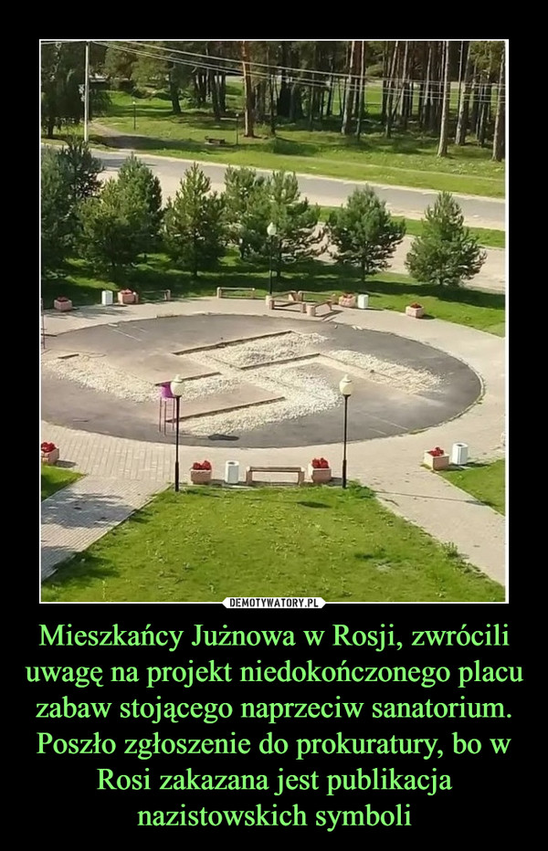 Mieszkańcy Jużnowa w Rosji, zwrócili uwagę na projekt niedokończonego placu zabaw stojącego naprzeciw sanatorium. Poszło zgłoszenie do prokuratury, bo w Rosi zakazana jest publikacja nazistowskich symboli –  
