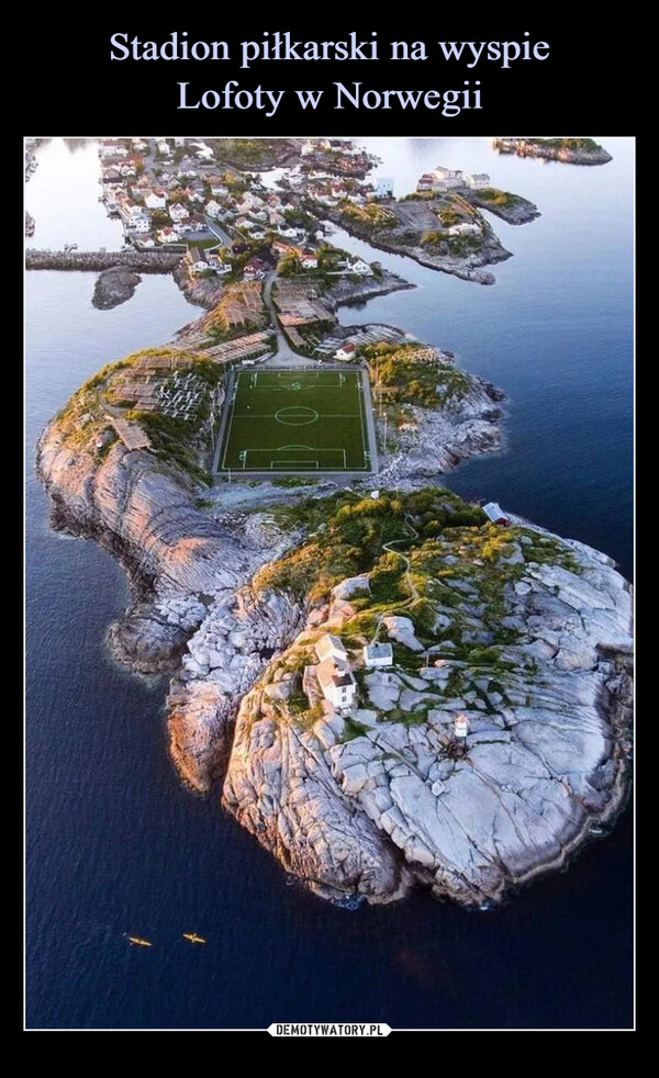 Stadion piłkarski na wyspie
Lofoty w Norwegii